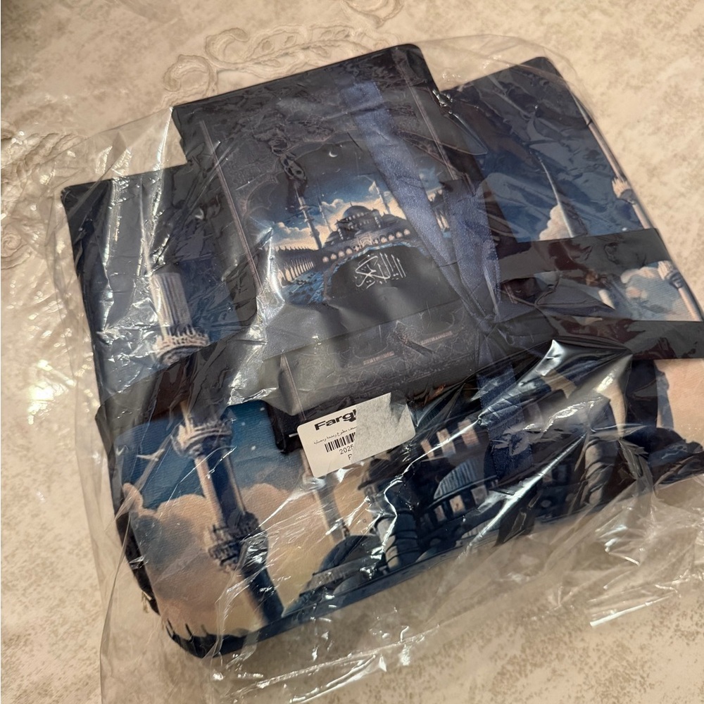 Brand New Quran Gift Set – Prayer Mat, Quran & Tasbih (Ready to Gift)